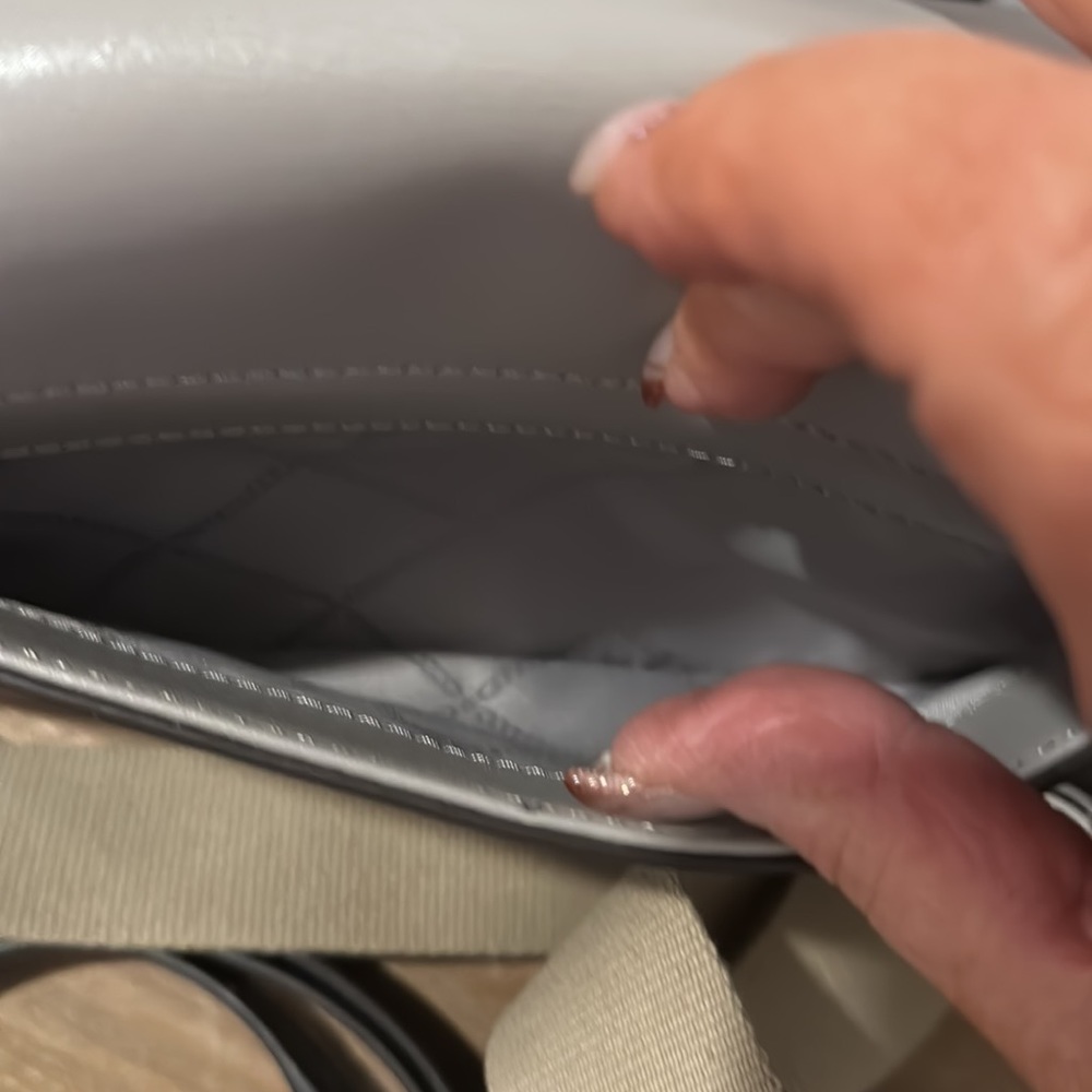 💥 Michael Kors Bradshaw Leather Messenger Bag in Gray/White w/2 Straps, EUC 💥 - Picture 8 of 12